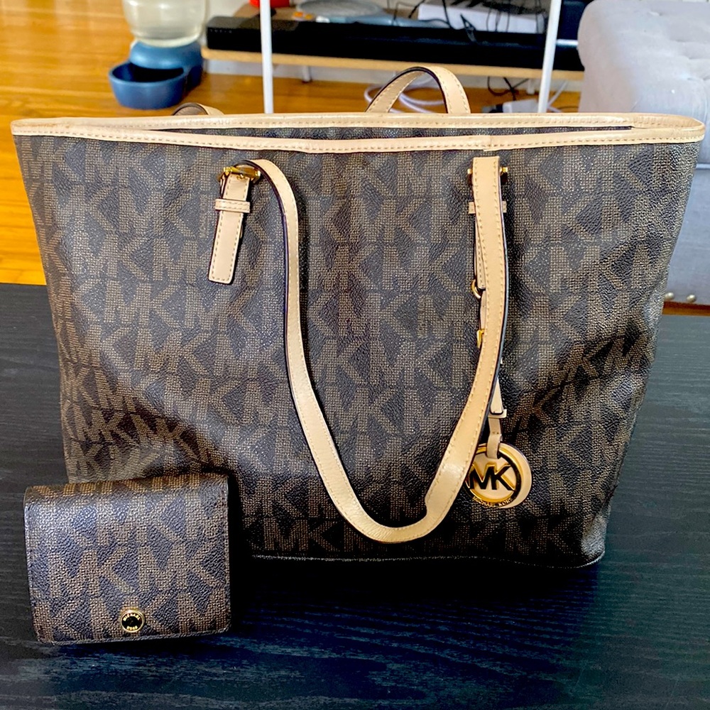 Michael Kors tote bag and matching wallet
